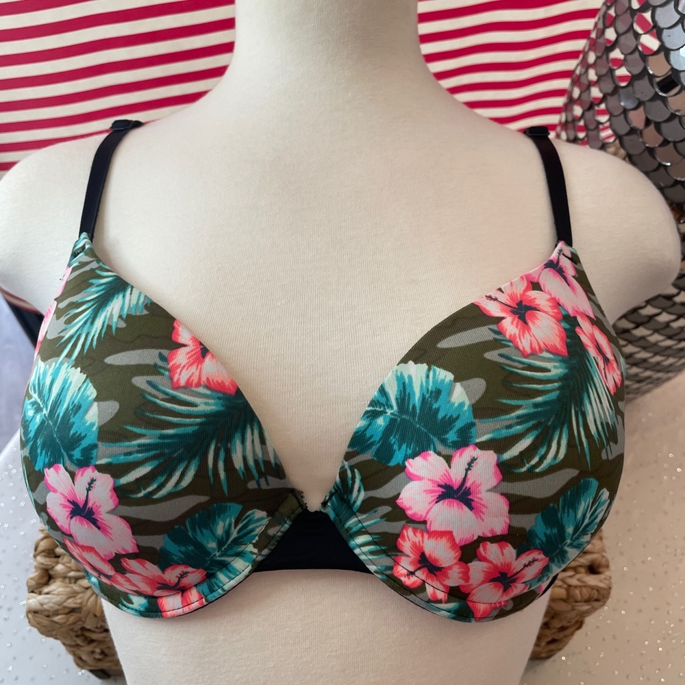 Victoria secret push up - Picture 1 of 3